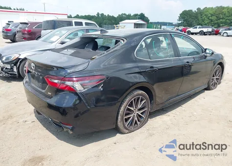 2022 Toyota Camry Se z USA, uszkodzony, nr VIN 4T1G11AK3NU686869